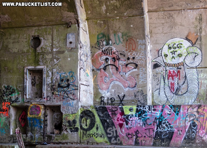 Graffiti near the eastern portal of the Rays HIll Tunnel.