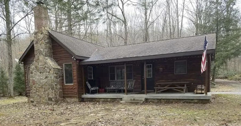 Exterior of secluded cabin for rent in the Laurel Highlands of Pennsylvania.
