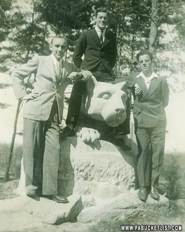 Darl Kordes and friends at the Lion Shrine on October 24, 1942.