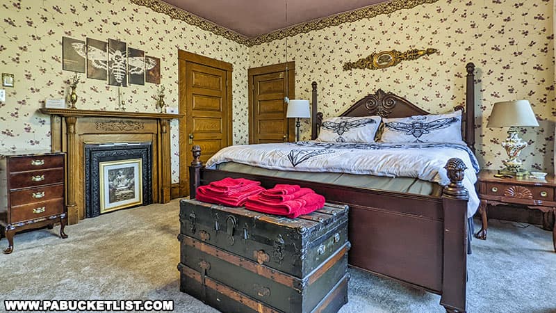 The Buffalo Bill Suite at the Silence of the Lambs house vacation rental.