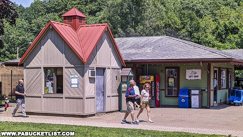Gift Shop at the Erie Zoo in Eire Pennsylvania.