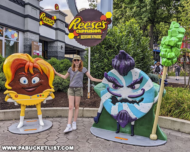 One of the many photo-ops with Hershey-themed characters at Hersheypark.