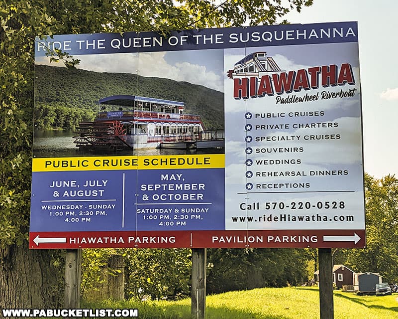 In addition to the regular sightseeing cruises, the Hiawatha riverboat also offers several specialty cruises and can be rented for private events.