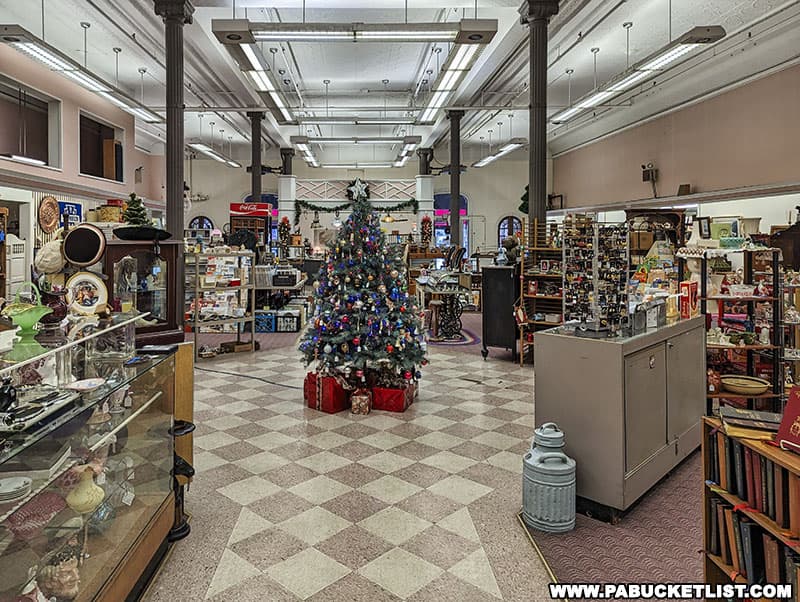 Historica Plus antique store features 24,000 square feet of vendor space.