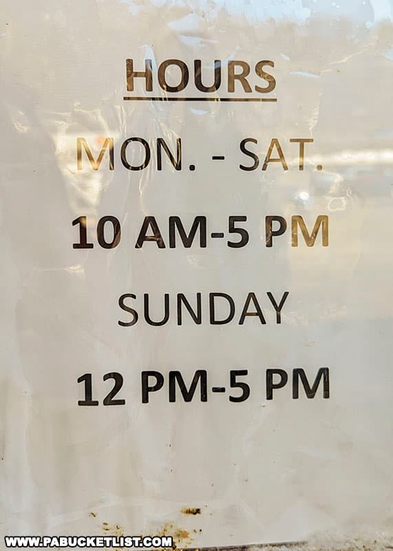 Store hours at Hoke-E-Geez antique store in Bedford Pennsylvania