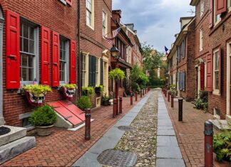 Elfreth's Alley originated as a cart path between Front Street and Second Street in Philadelphia.